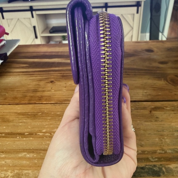 Gucci Vibrant Purple Long Wallet - Picture 2 of 6